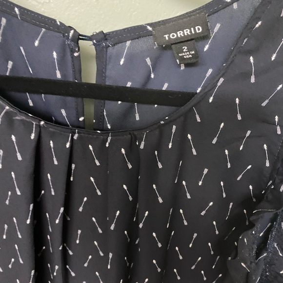 Torrid 2 Arrow blouse - Picture 2 of 3